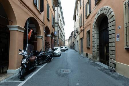 Red Appartamento Immerso Tra Le Mura Bolognesi المظهر الخارجي الصورة